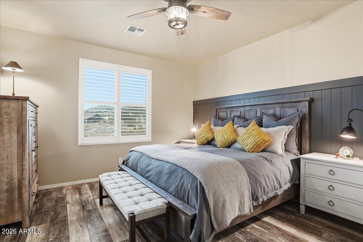 6150 North Stratford Court Rimrock, AZ 86335 - Photo 23 of 60 a bedroom with a bed and a table