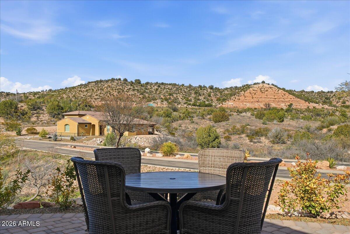 6150 North Stratford Court Rimrock, AZ 86335 - Photo 41 of 60 a view of a chairs and table in patio