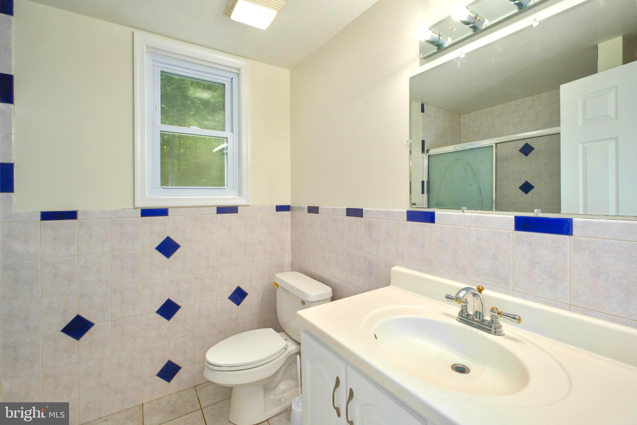 12718 Kahns Road Manassas, VA 20112 - Photo 24 of 37 Full Bathroom on 2nd Level