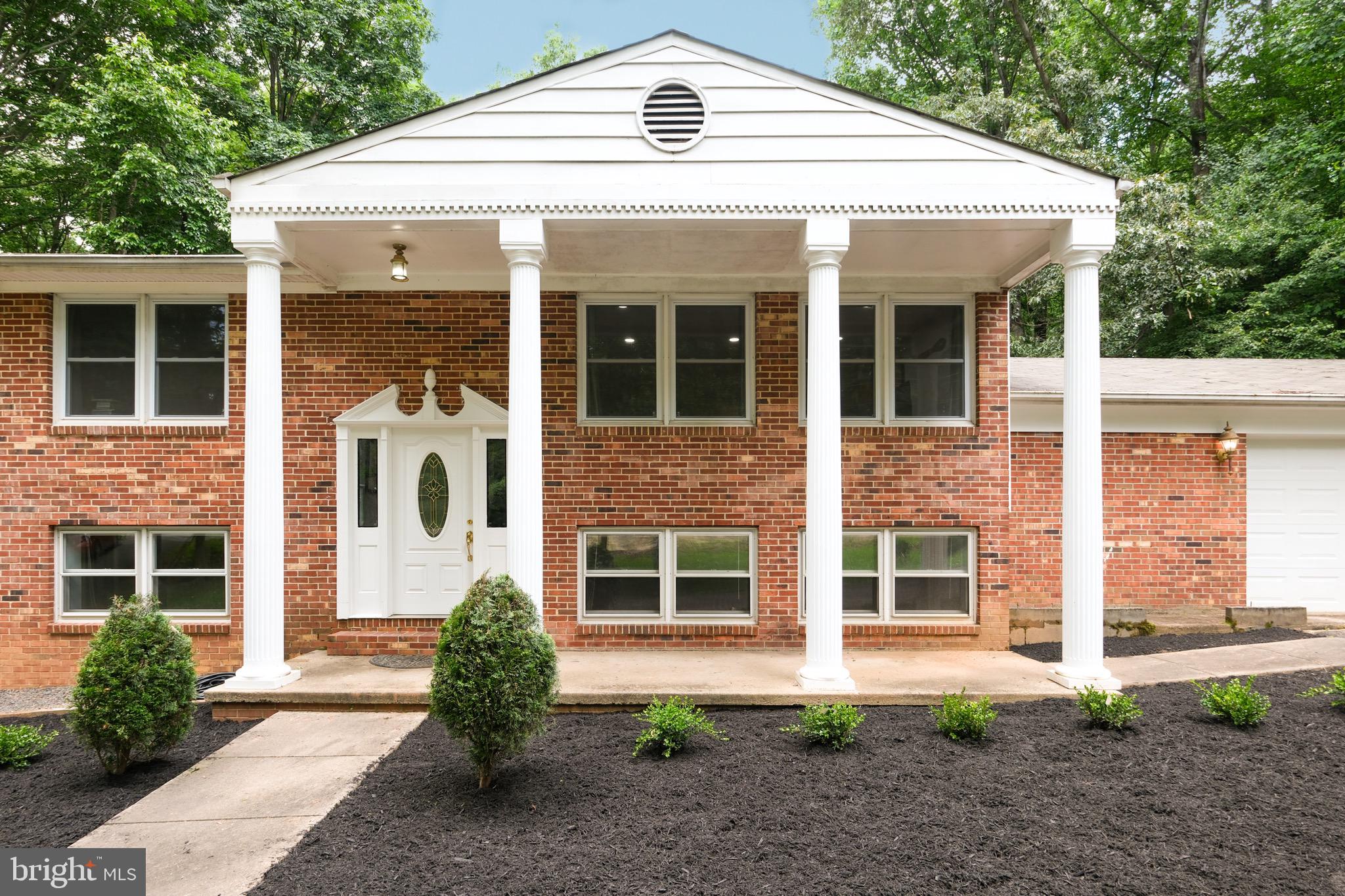 12718 Kahns Road Manassas, VA 20112 - Photo 32 of 37 New White Art Columns