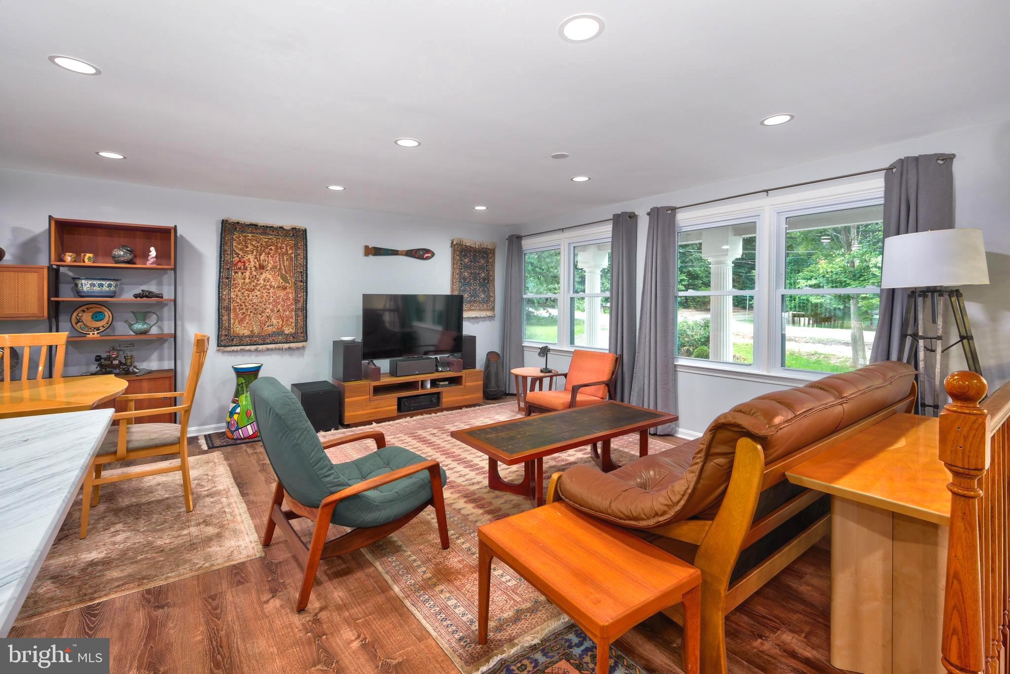 12718 Kahns Road Manassas, VA 20112 - Photo 5 of 37 Bright Family Room