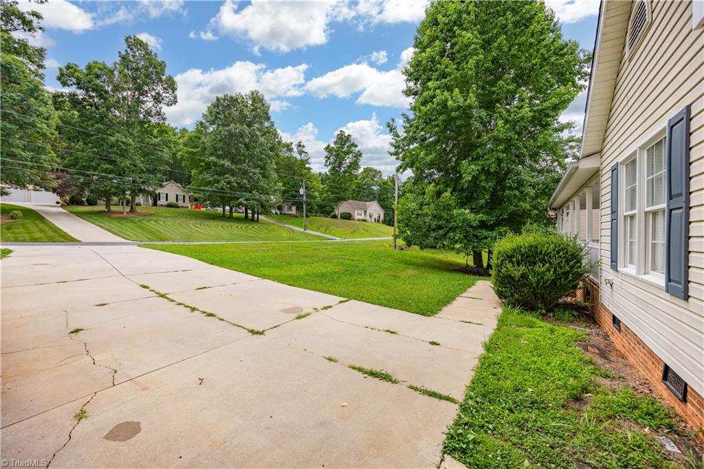 777 Raintree Court Randleman, NC 27317 - Photo 3 of 25