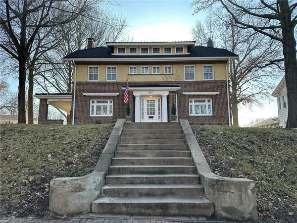 $355,000 | 1615 Main Street, Lexington, MO 64067