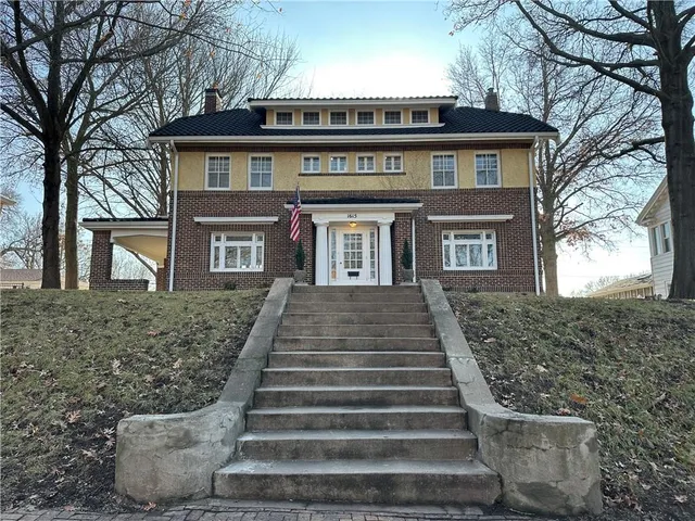 $355,000 | 1615 Main Street, Lexington, MO 64067