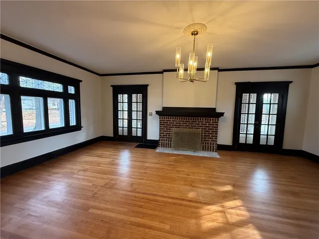 $355,000 | 1615 Main Street, Lexington, MO 64067