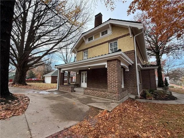 $355,000 | 1615 Main Street, Lexington, MO 64067