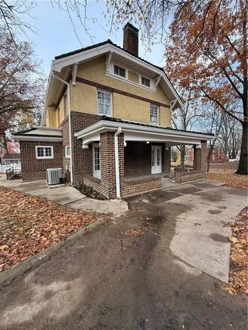 $355,000 | 1615 Main Street, Lexington, MO 64067