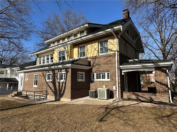 $355,000 | 1615 Main Street, Lexington, MO 64067