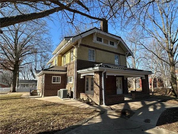 $355,000 | 1615 Main Street, Lexington, MO 64067