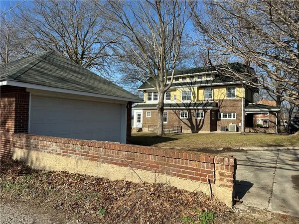 $355,000 | 1615 Main Street, Lexington, MO 64067