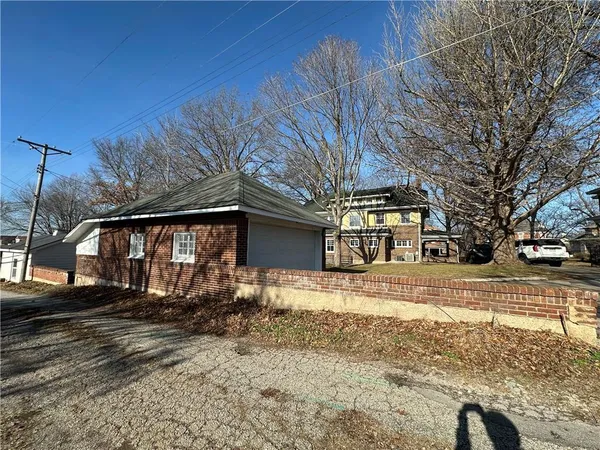 $355,000 | 1615 Main Street, Lexington, MO 64067
