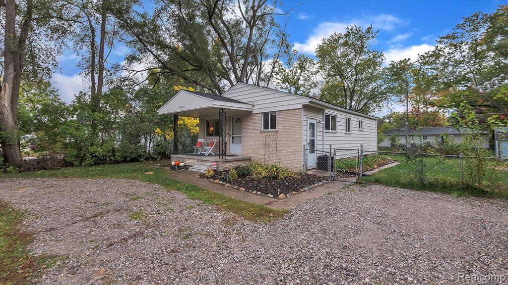 47285 Dequindre Road Rochester Hills, MI 48307 - Photo 4 of 52