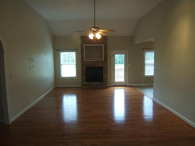 2982 Surrey Ridge Road Clarksville, TN 37043 - Photo 4 of 12 Living Room