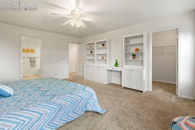 a bed room with a bed and closet