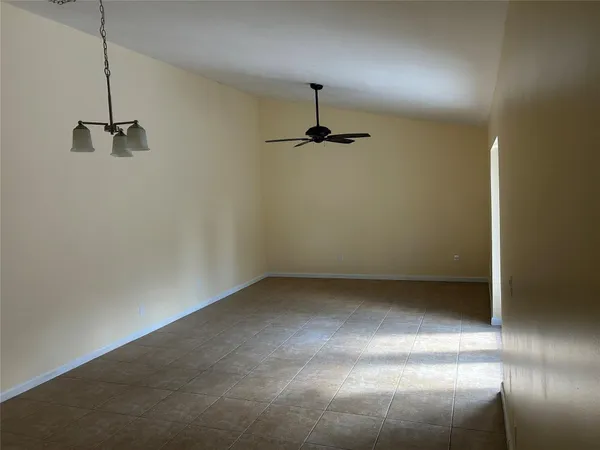 $2,700 | 4622 Holly Lake Drive, Unit 4622, Lake Worth, FL 33463