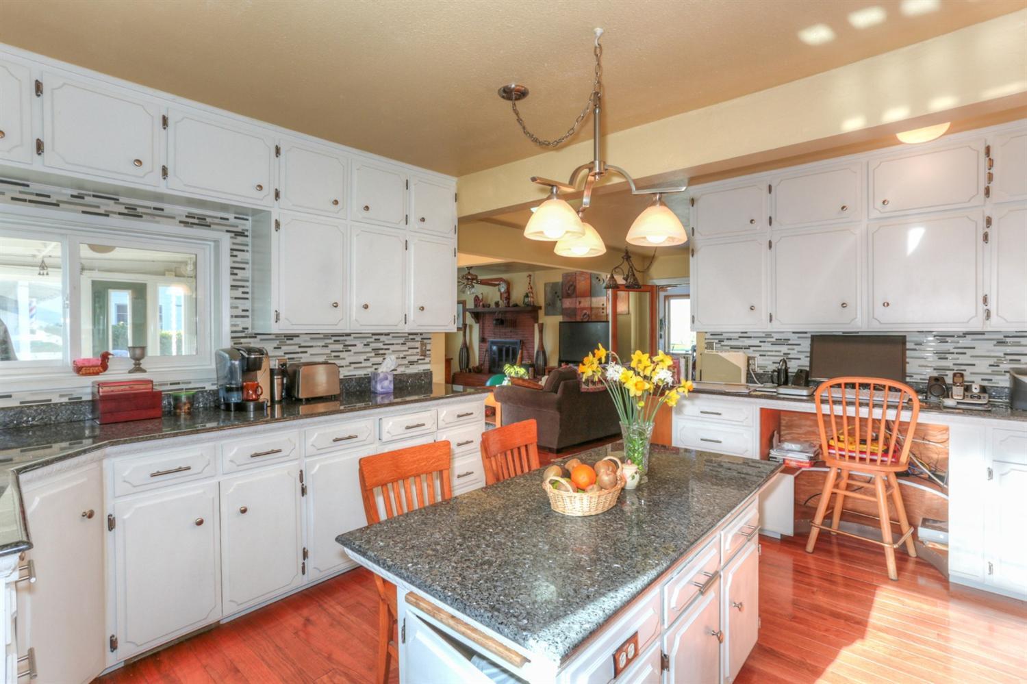 209 Crowson Road Ashland, OR 97520 - Photo 20 of 35 Gallery Image 20