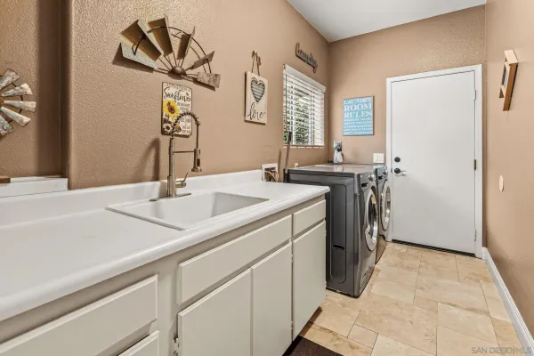 $939,000 | 2061 Vintage, Escondido, CA 92027