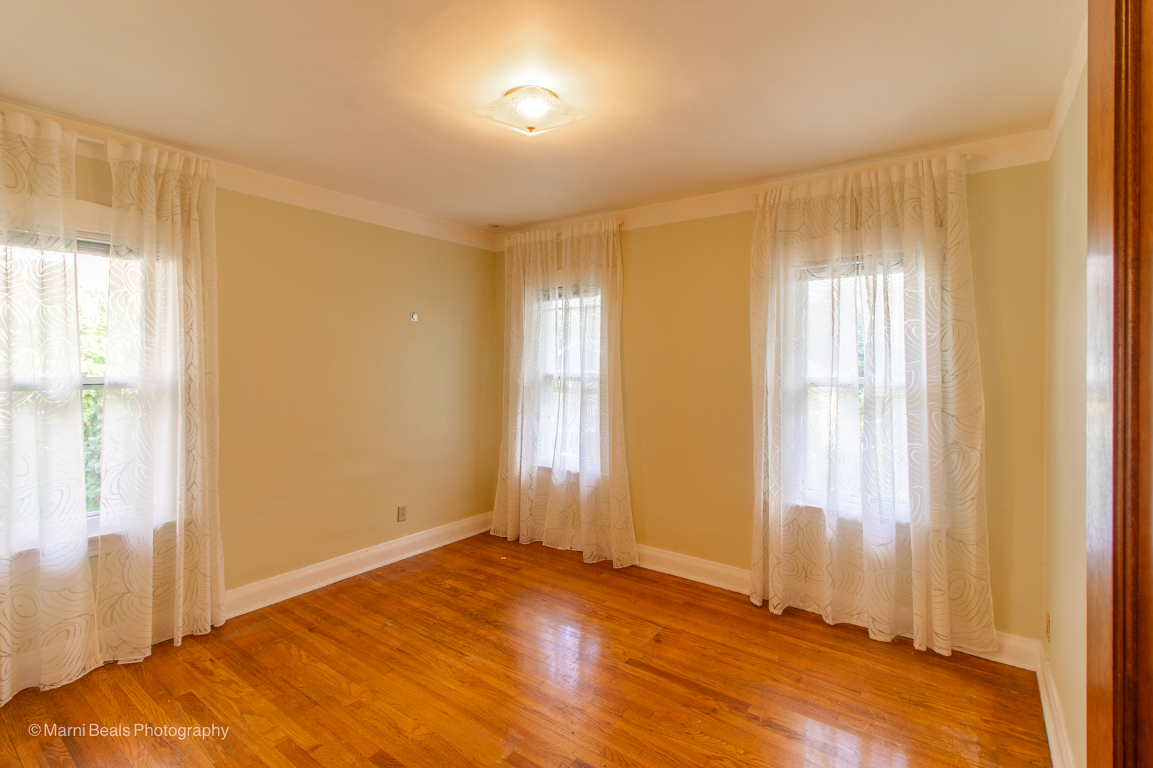269 Shenstone Road Riverside, IL 60546 - Photo 12 of 25 a view of an empty room and window