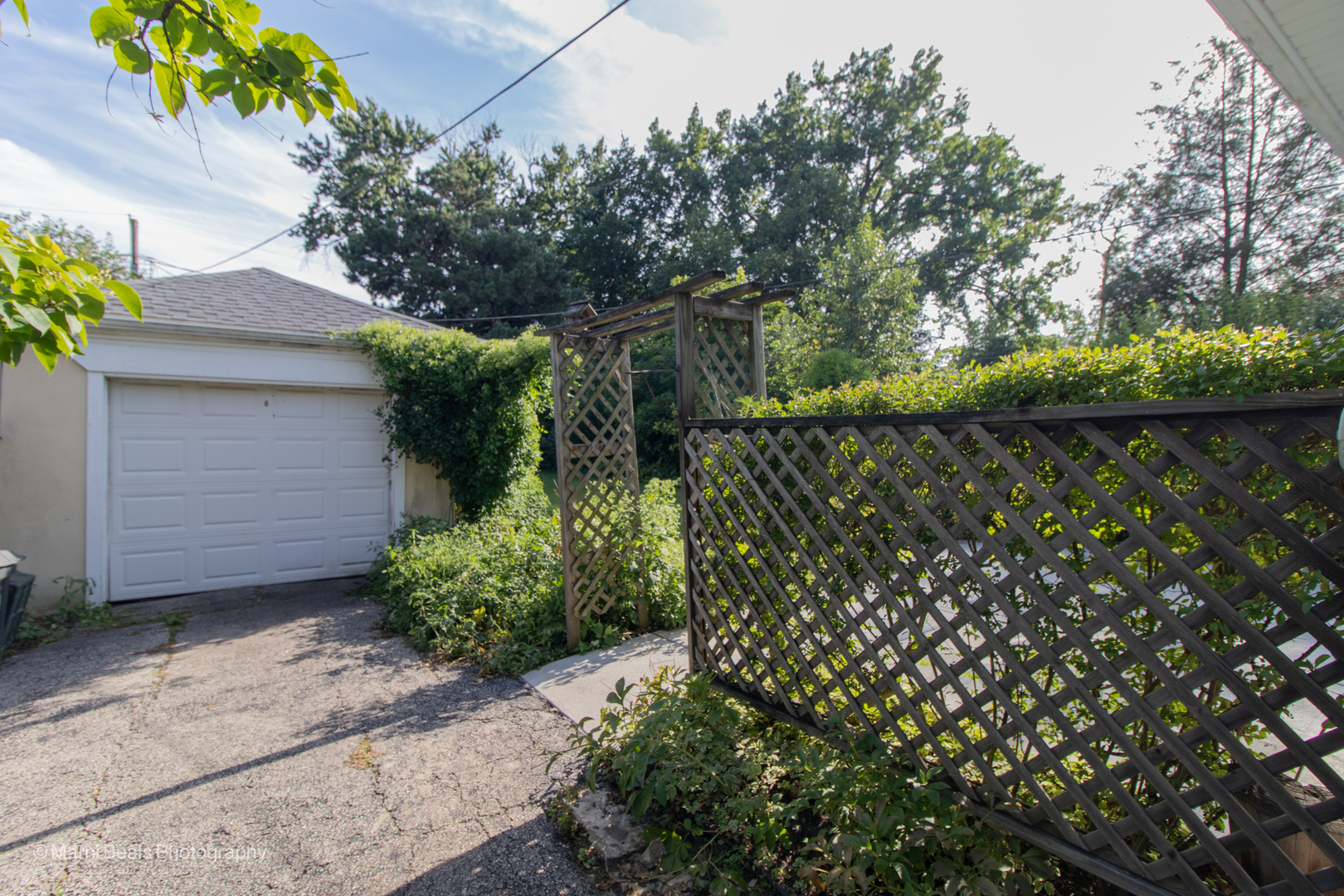 269 Shenstone Road Riverside, IL 60546 - Photo 19 of 25 a view of a garden