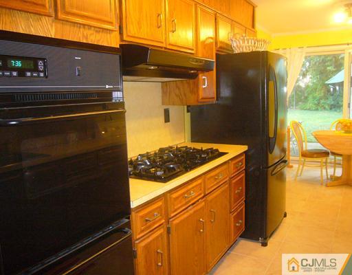 21 Winant Road Kendall Park, NJ 08824 - Photo 9 of 19 Gallery Image 9