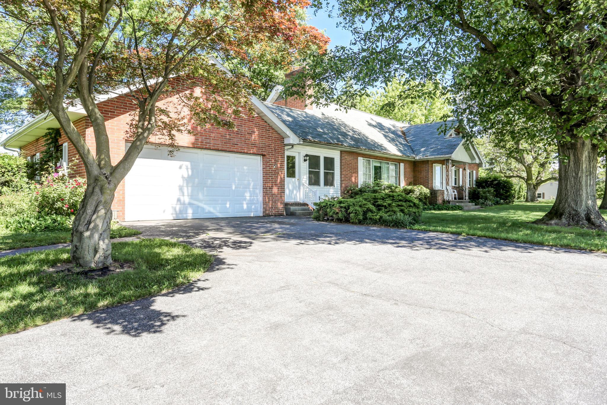 50 Foreman Road Elizabethtown, PA 17022 - Photo 3 of 36 2 car garage