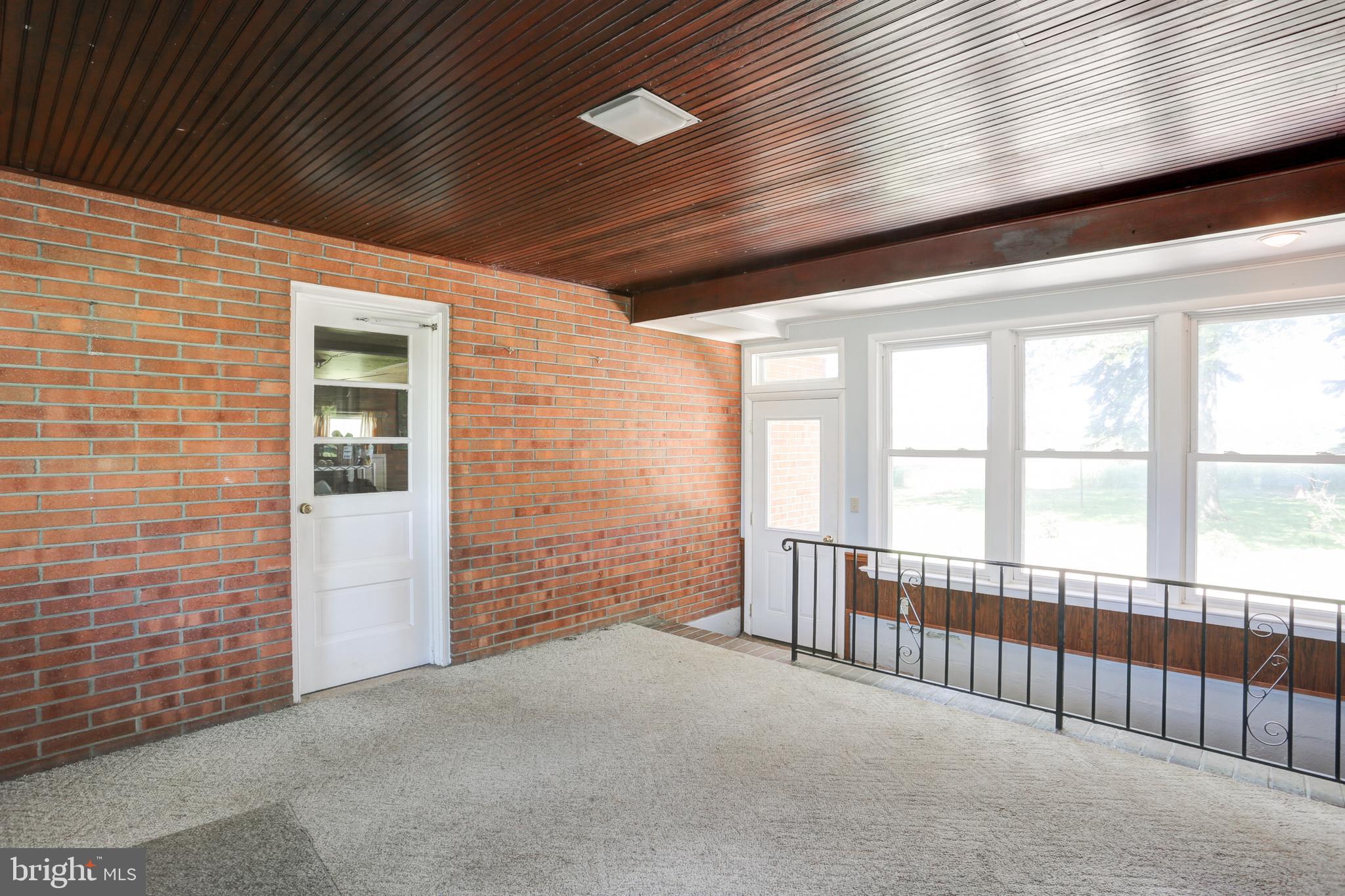 50 Foreman Road Elizabethtown, PA 17022 - Photo 26 of 36 Enclosed Breezway