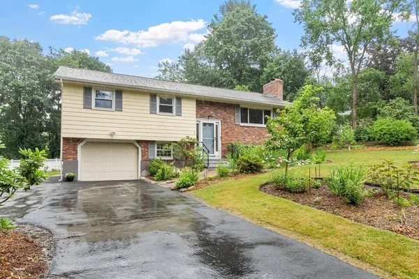 $679,900 | 2 Purcell Drive, Chelmsford, MA 01824