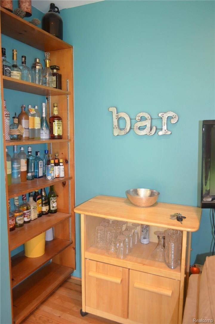 7745 Spencer Road South Lyon, MI 48178 - Photo 9 of 27 Bar.jpg