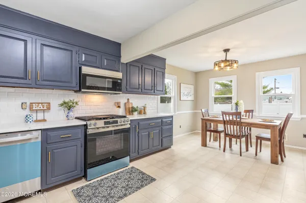 $699,900 | 20 Surrey Drive, Hazlet, NJ 07730