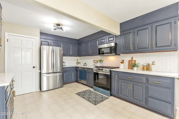 $699,900 | 20 Surrey Drive, Hazlet, NJ 07730