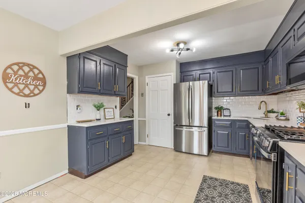 $699,900 | 20 Surrey Drive, Hazlet, NJ 07730