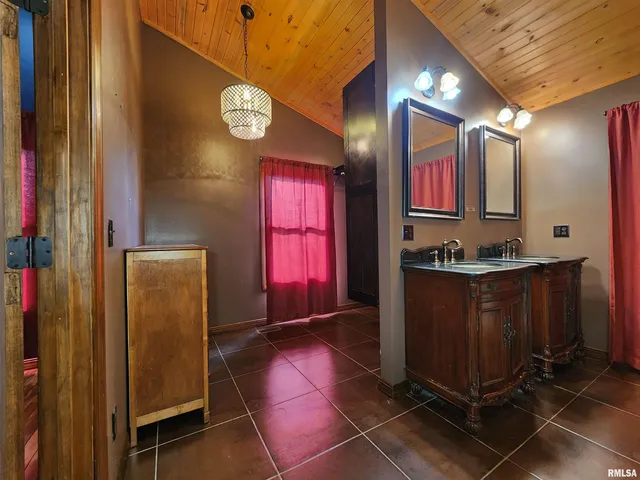 $779,000 | 253 Ween Road, De Soto, IL 62924