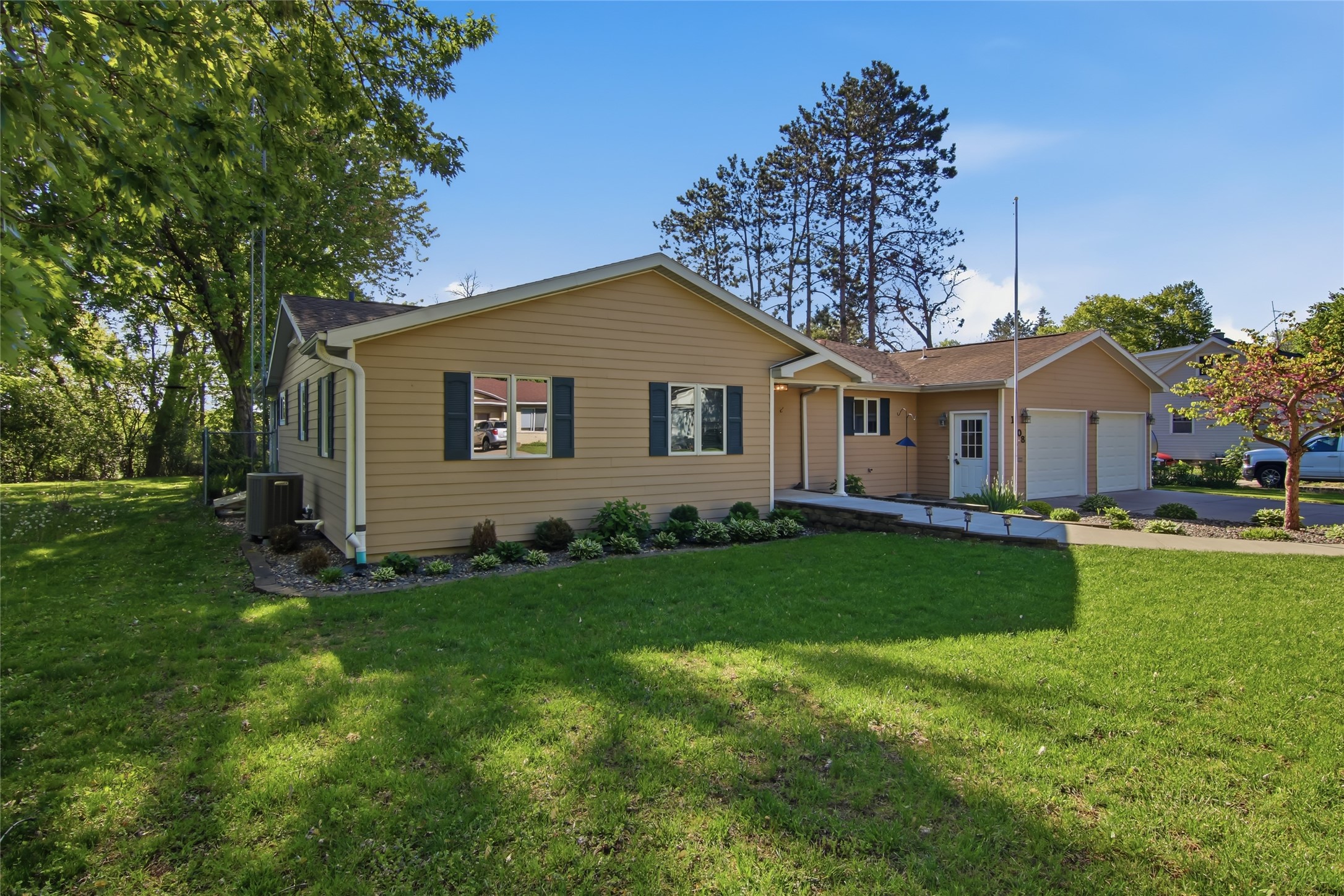 1608 Mathews Street Menomonie, WI 54751 - Photo 3 of 40