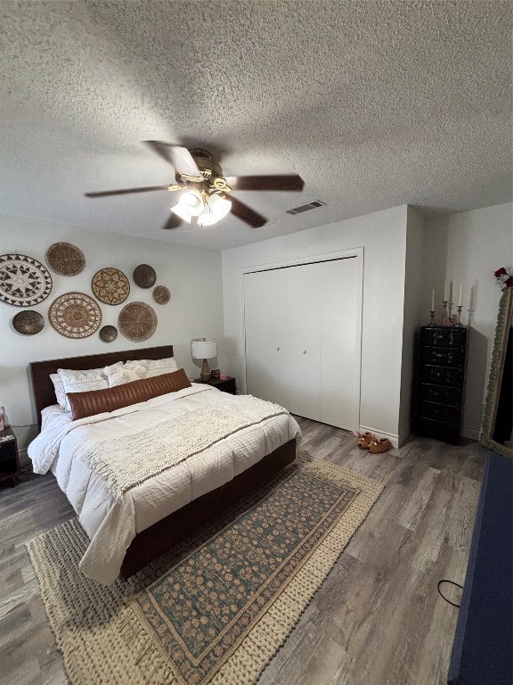 30 Oak Villa Road Canyon Lake, TX 78133 - Photo 17 of 29 a bedroom with a large bed and a chandelier