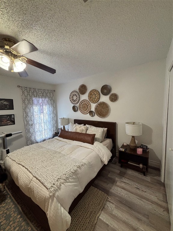 30 Oak Villa Road Canyon Lake, TX 78133 - Photo 18 of 29 a bedroom with a large bed and a window