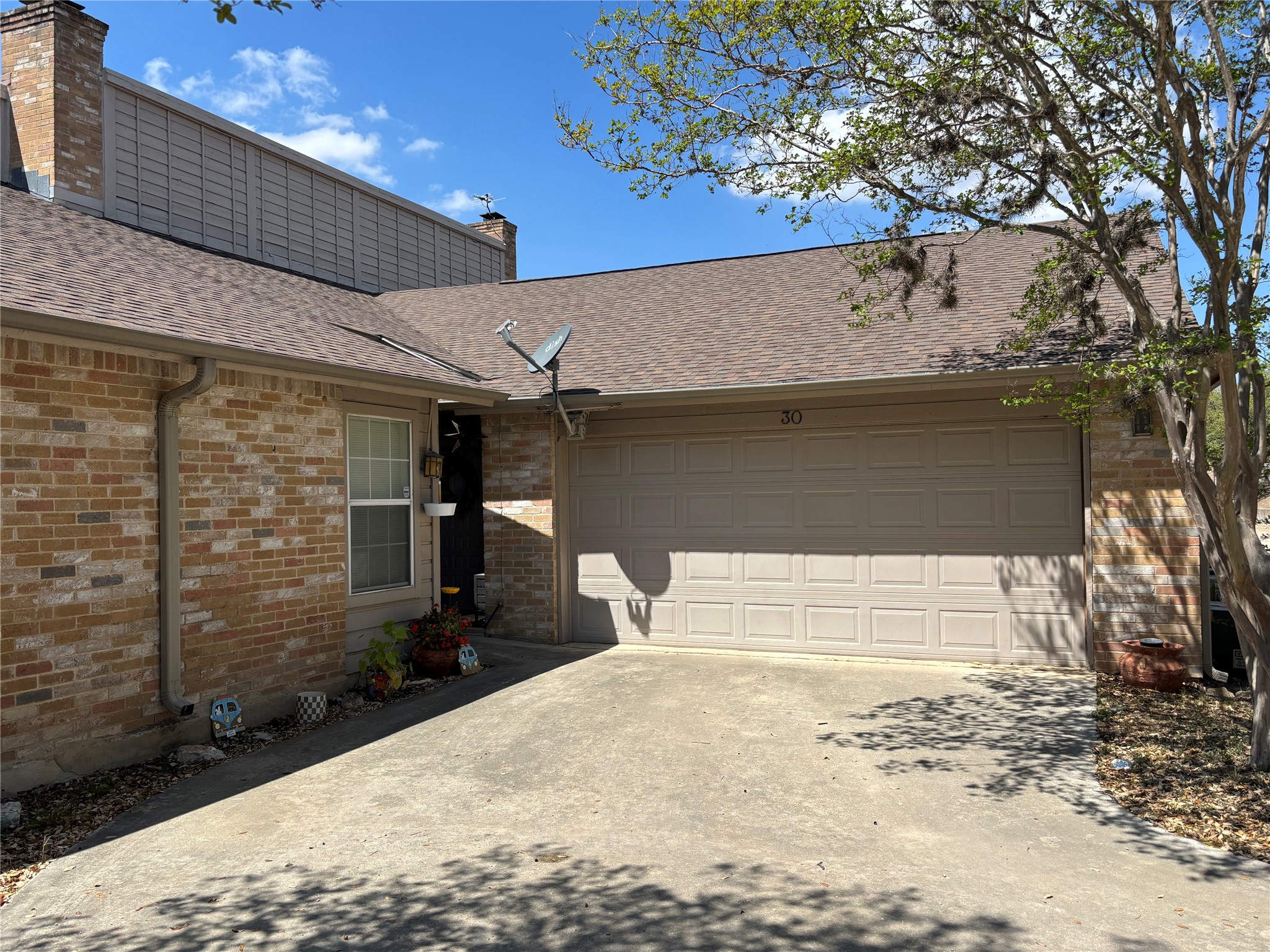 30 Oak Villa Road Canyon Lake, TX 78133 - Photo 2 of 29 2 car garage