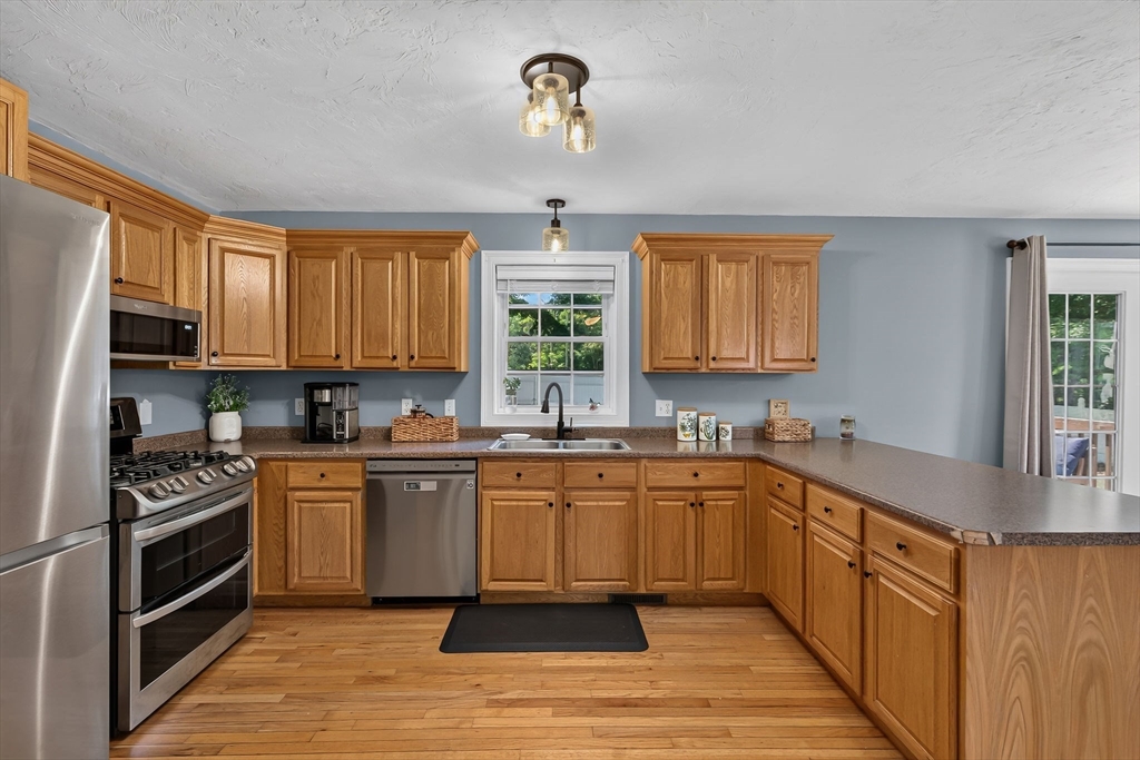 100 Mechanic Street Warren, MA 01083 - Photo 6 of 28