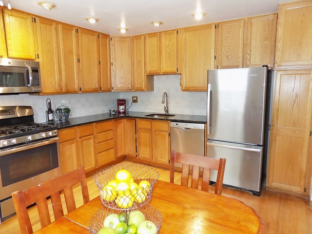 395 Raupp Boulevard Buffalo Grove, IL 60089 - Photo 3 of 18