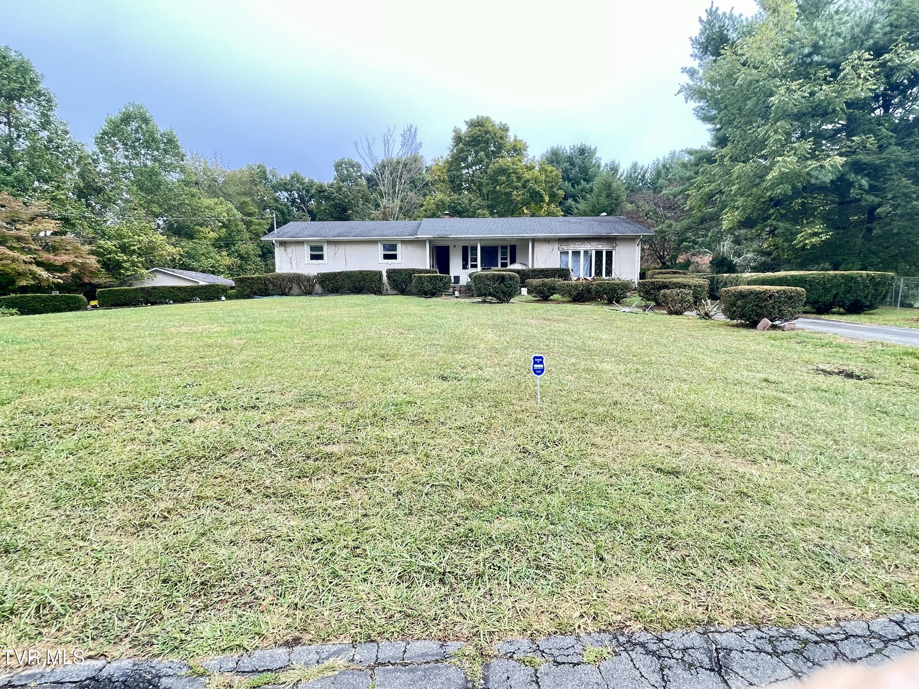 322 Max Jett Road Johnson City, TN 37601 - Photo 4 of 22 IMG_4503