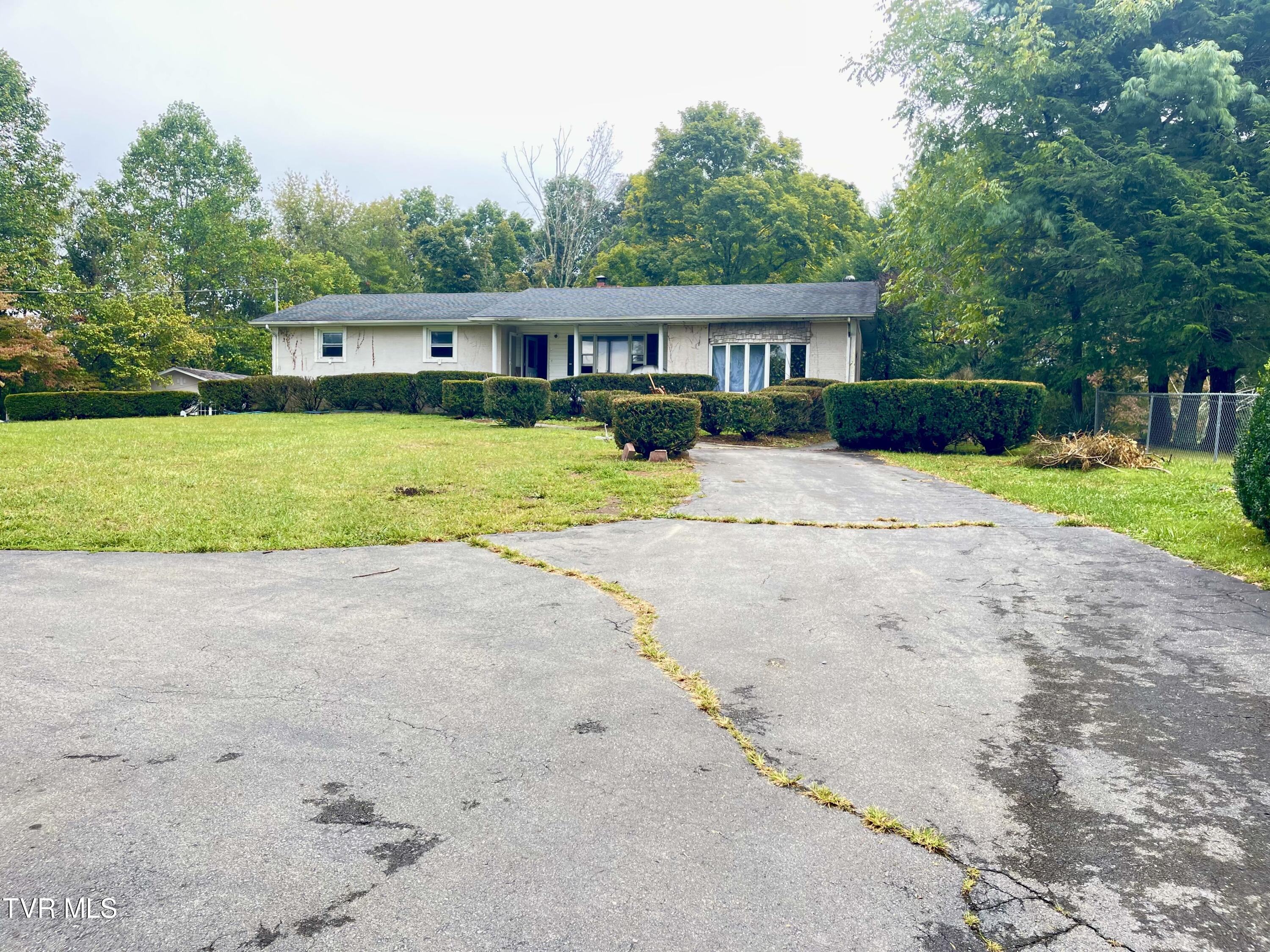 322 Max Jett Road Johnson City, TN 37601 - Photo 5 of 22 IMG_4501