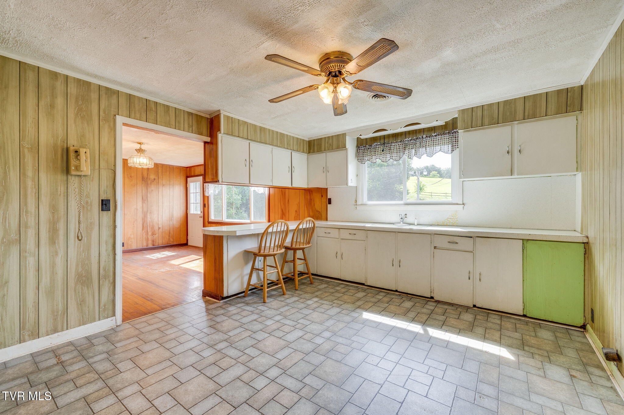 141 Russell Road Telford, TN 37690 - Photo 11 of 33 011
