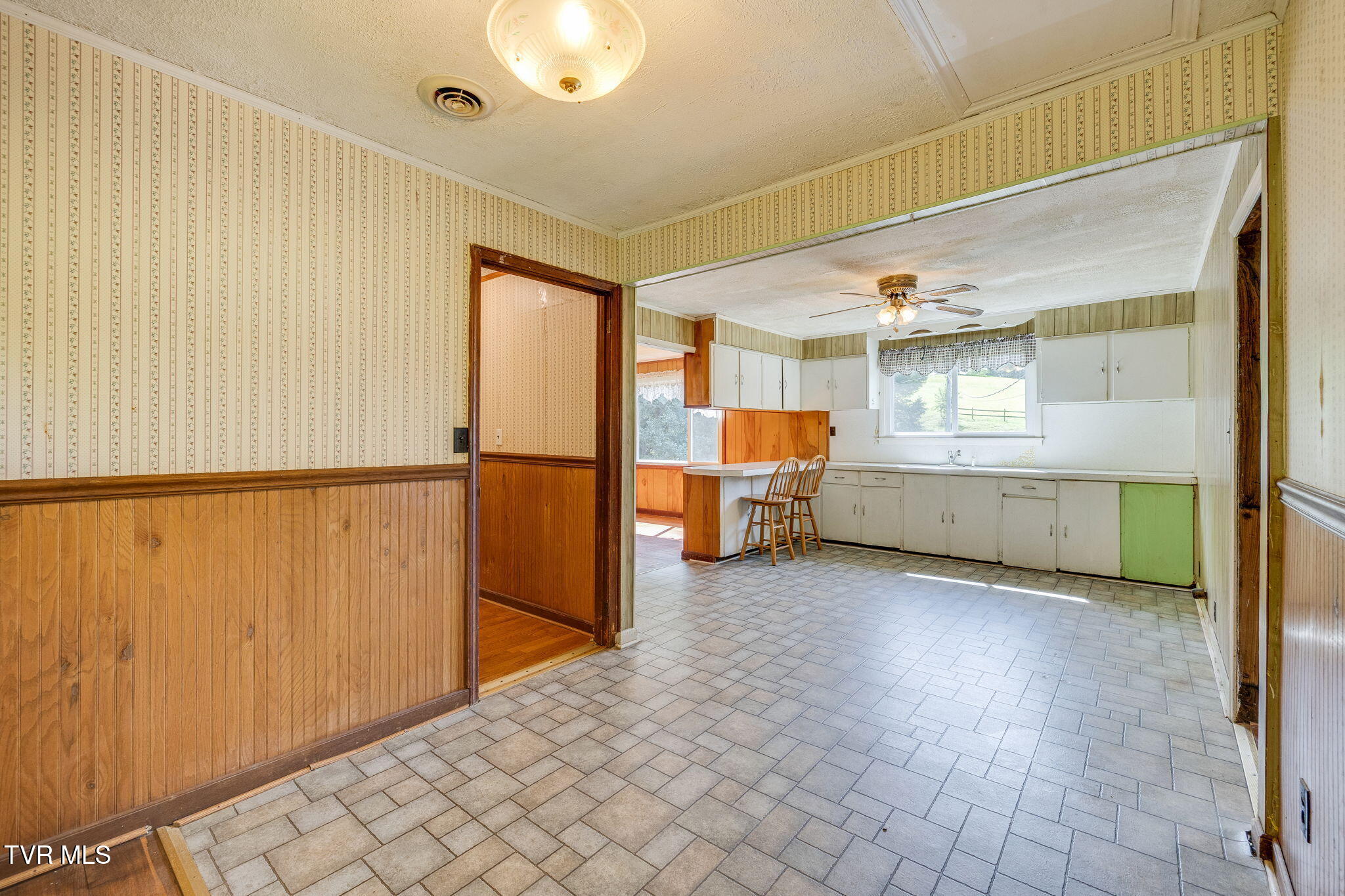 141 Russell Road Telford, TN 37690 - Photo 13 of 33 013