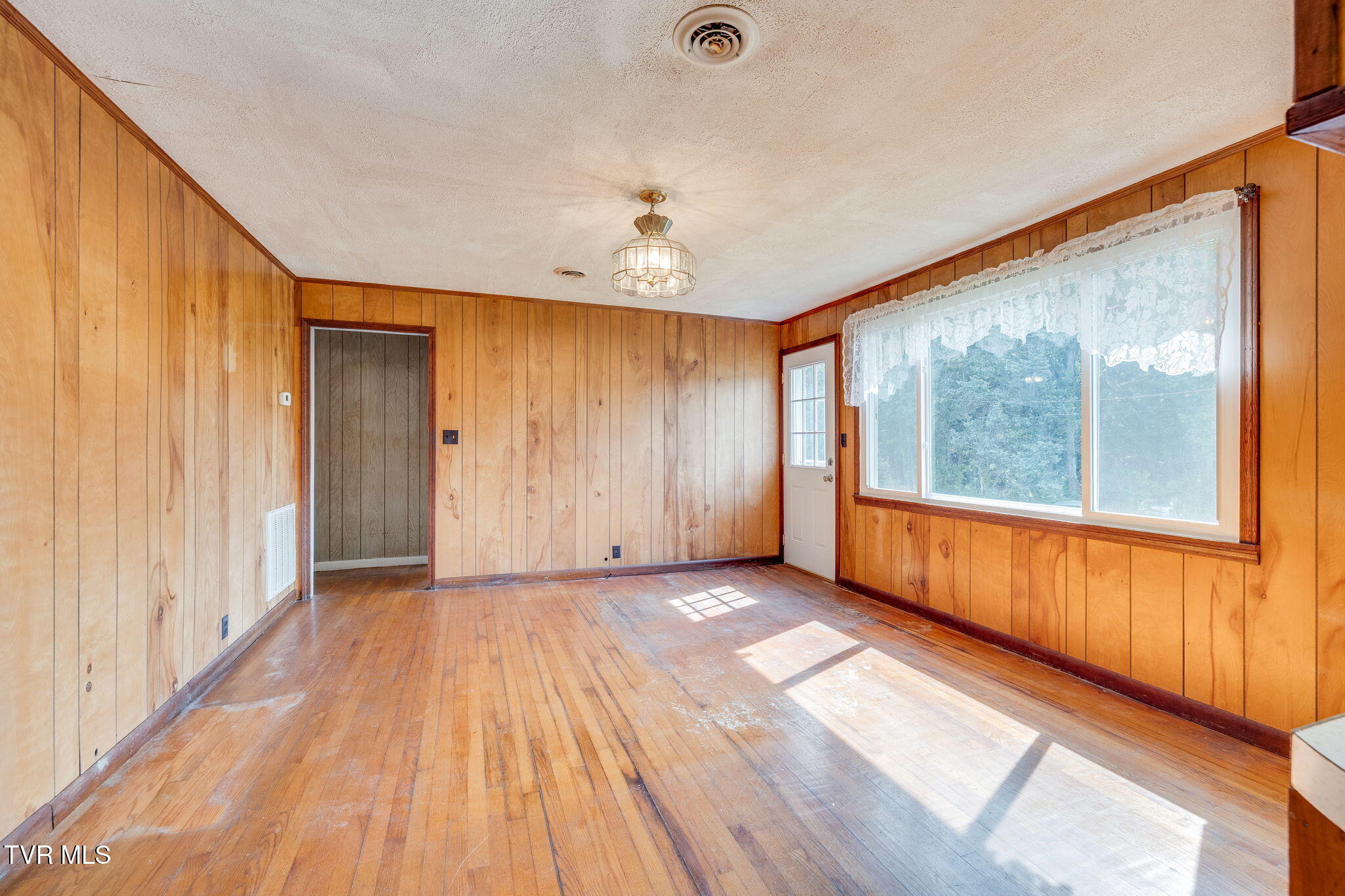 141 Russell Road Telford, TN 37690 - Photo 7 of 33 007
