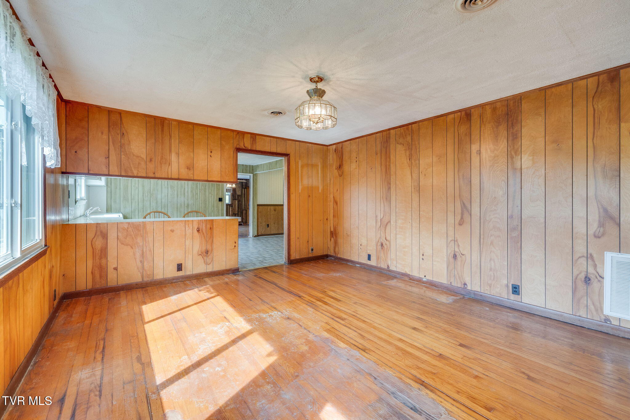 141 Russell Road Telford, TN 37690 - Photo 8 of 33 008