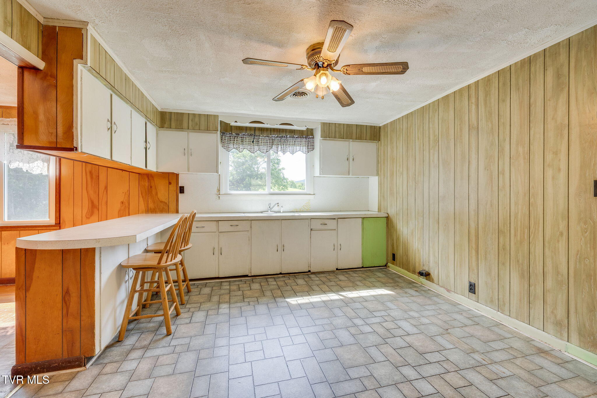 141 Russell Road Telford, TN 37690 - Photo 10 of 33 010