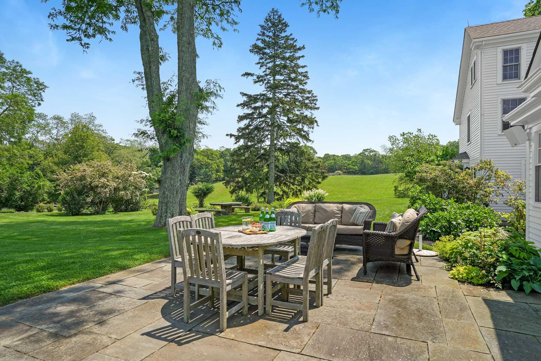 31 Lamberts Cove Road Vineyard Haven, MA 02568 - Photo 28 of 37 31 Lambert's Cove Rd-53LOW RES053