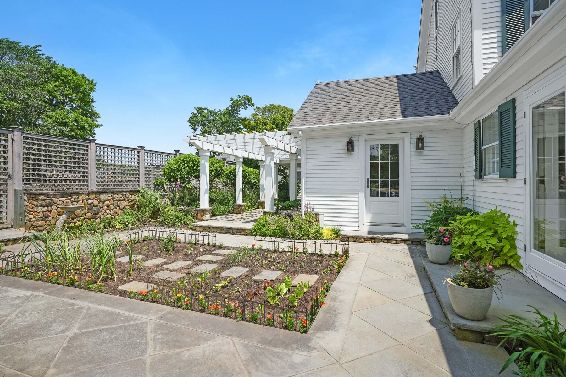 31 Lamberts Cove Road Vineyard Haven, MA 02568 - Photo 29 of 37 31 Lambert's Cove Rd-52LOW RES052