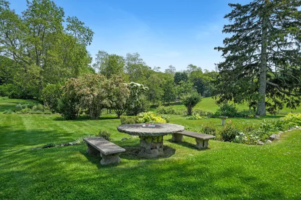 $5,800,000 | 31 Lamberts Cove Road, Vineyard Haven, MA 02568