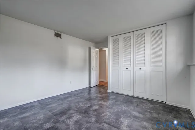 an empty room with a empty space and window