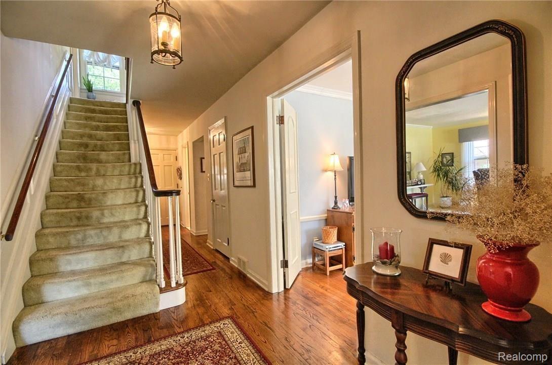 961 Trombley Road Grosse Pointe, MI 48230 - Photo 16 of 31 Foyer_2nd_View.jpg